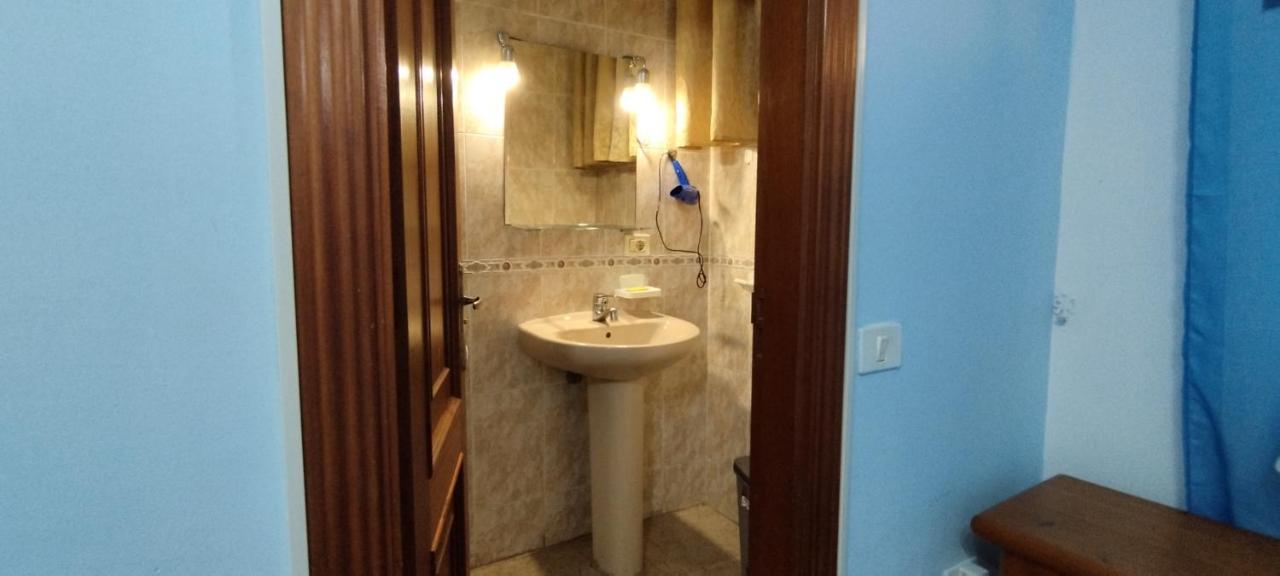 Los Cristianos Centro, Room With A Private Bathroom In Shared Apartment Arona  Luaran gambar