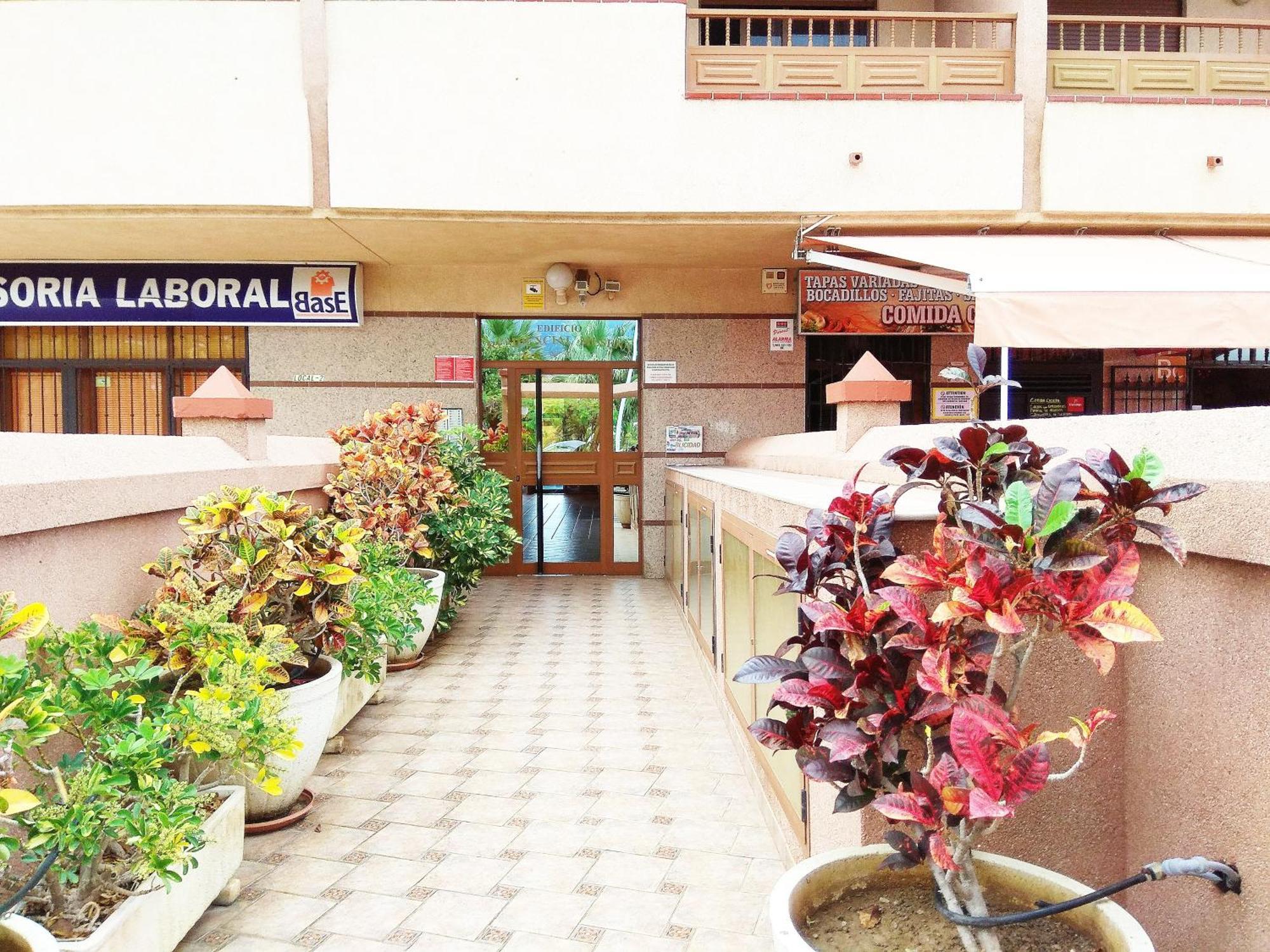 Los Cristianos Centro, Room With A Private Bathroom In Shared Apartment Arona  Luaran gambar